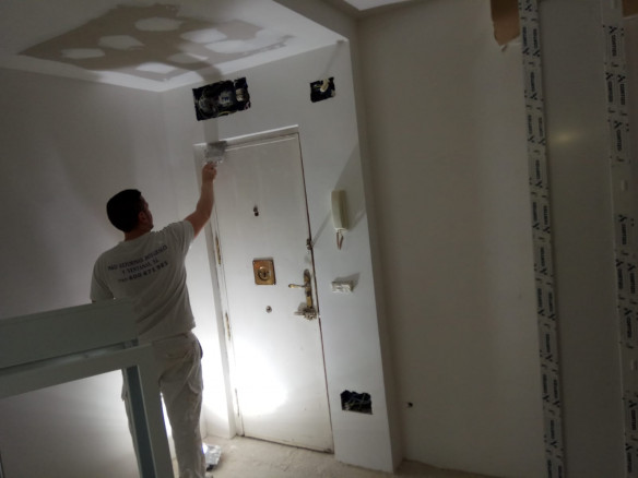 Reforma de un estudio y de un piso C/ Santísima Trinidad